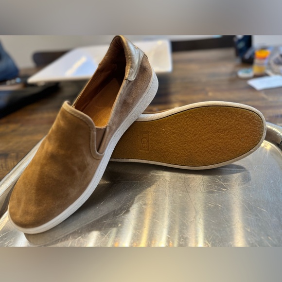 Ugg Women’s slip on suede shoes - Picture 1 of 5